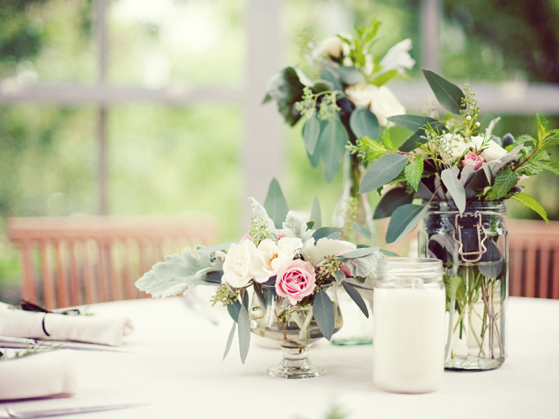 Phong cách cắm hoa để bàn ngày cưới đẹp, đơn giản